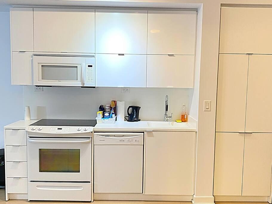 Stunning Condo Wit Amazing View 5Mins From Cntower Toronto Eksteriør billede