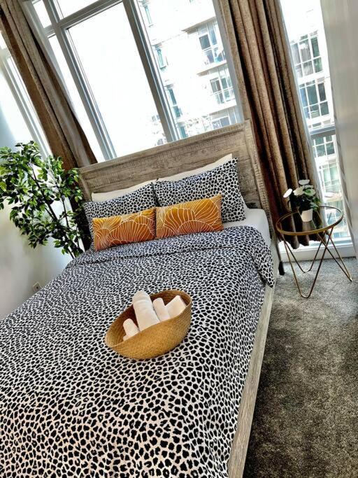 Stunning Condo Wit Amazing View 5Mins From Cntower Toronto Eksteriør billede